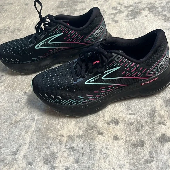 brooks sneakers - Picture 10 of 10